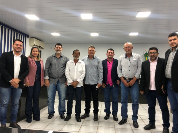 CÂMARA DE VEREADORES DE TEIXEIRÓPOLIS FAZ SESSÃO SOLENE